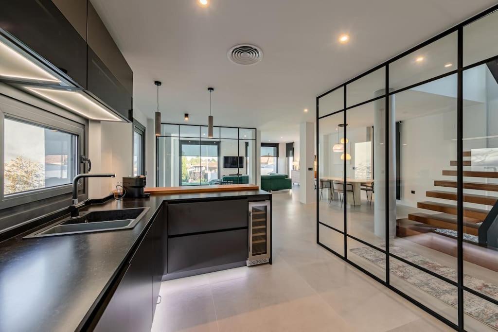 Villa Con Piscina Privada Gelves 외부 사진